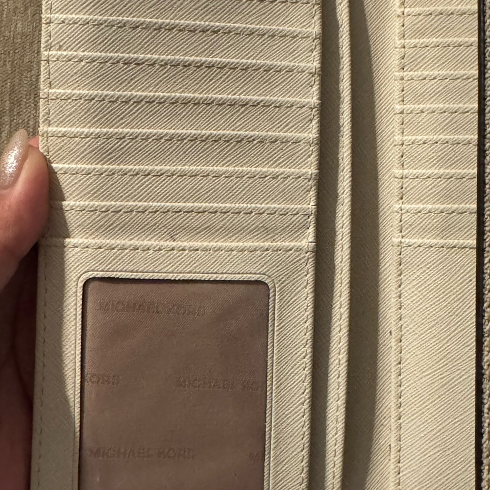 Used Michael Kors trifold Women's Wallet - Picture 6 of 9